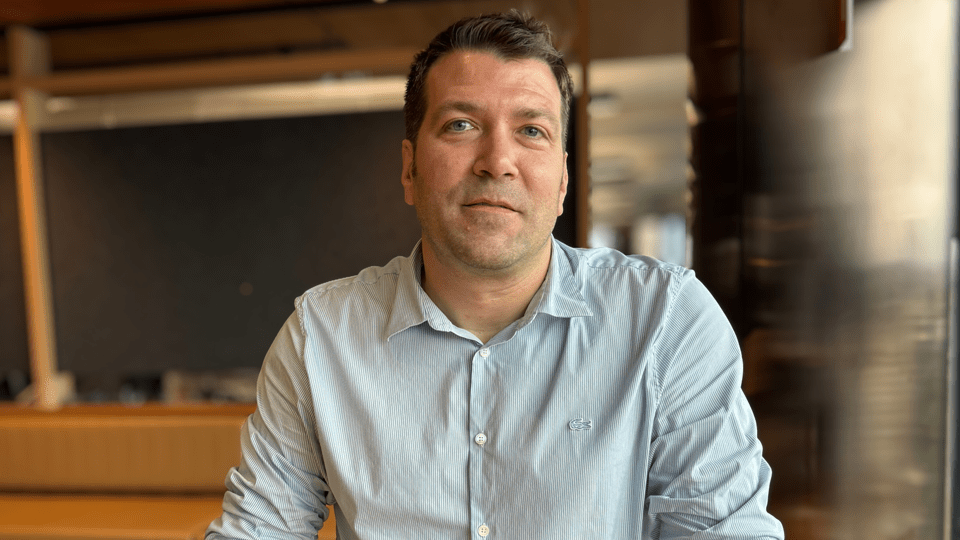 Picture of Alberto Boucs da Silva in an office setting