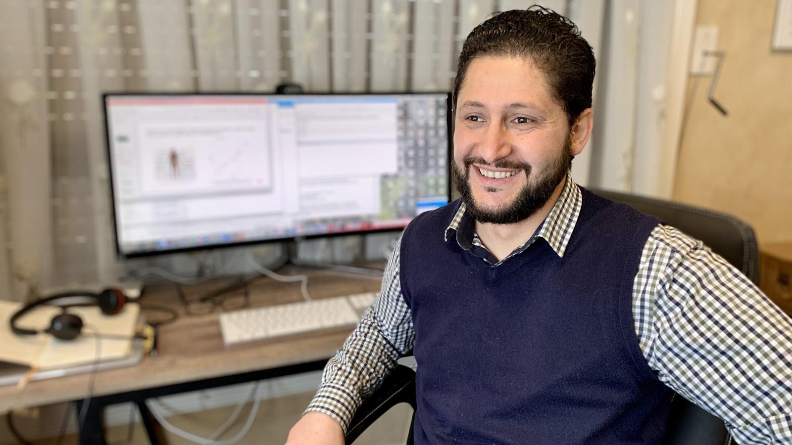 Monther Alhamdoosh, CSL Director, Head of Bioinformatics and AI at Global Research Data Science, at his desk