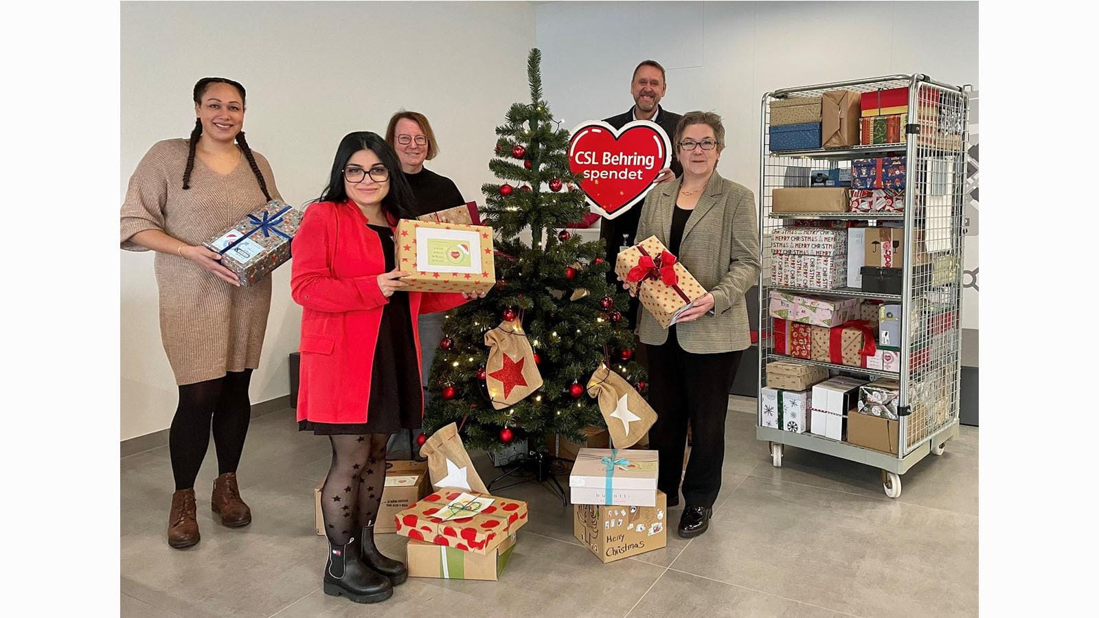 CSL employees in Marburg, Germany, prepare gift boxes for refugee children who live in the city.