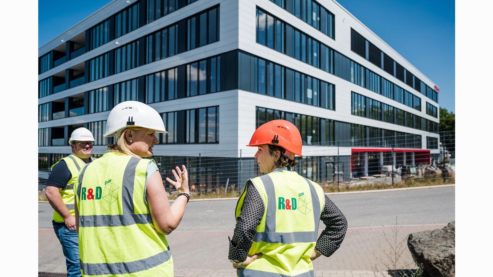 Vicky Pirzas, CSL Vice President, Recombinant Product Development & Managing Director R&D Marburg, talks with Jaala Pulford, a member of the Victorian Legislative Council, who visited Marburrg, Germany, to see a new R&D building under construction.